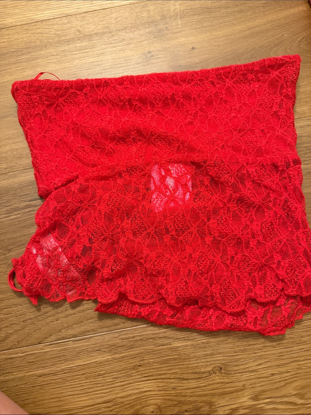 Edikted Red Lace Two-Piece Set - Picture 5 of 5